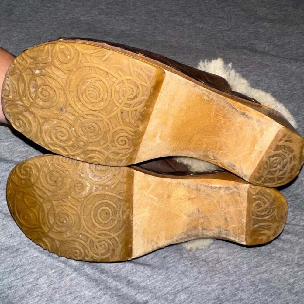 Vintage UGG Australia Brown Leather Sheepskin Clog Heels Size 7 - Picture 3 of 4